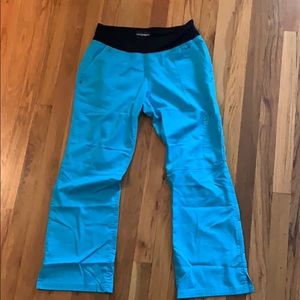 Small scrubs (purple label yoga)